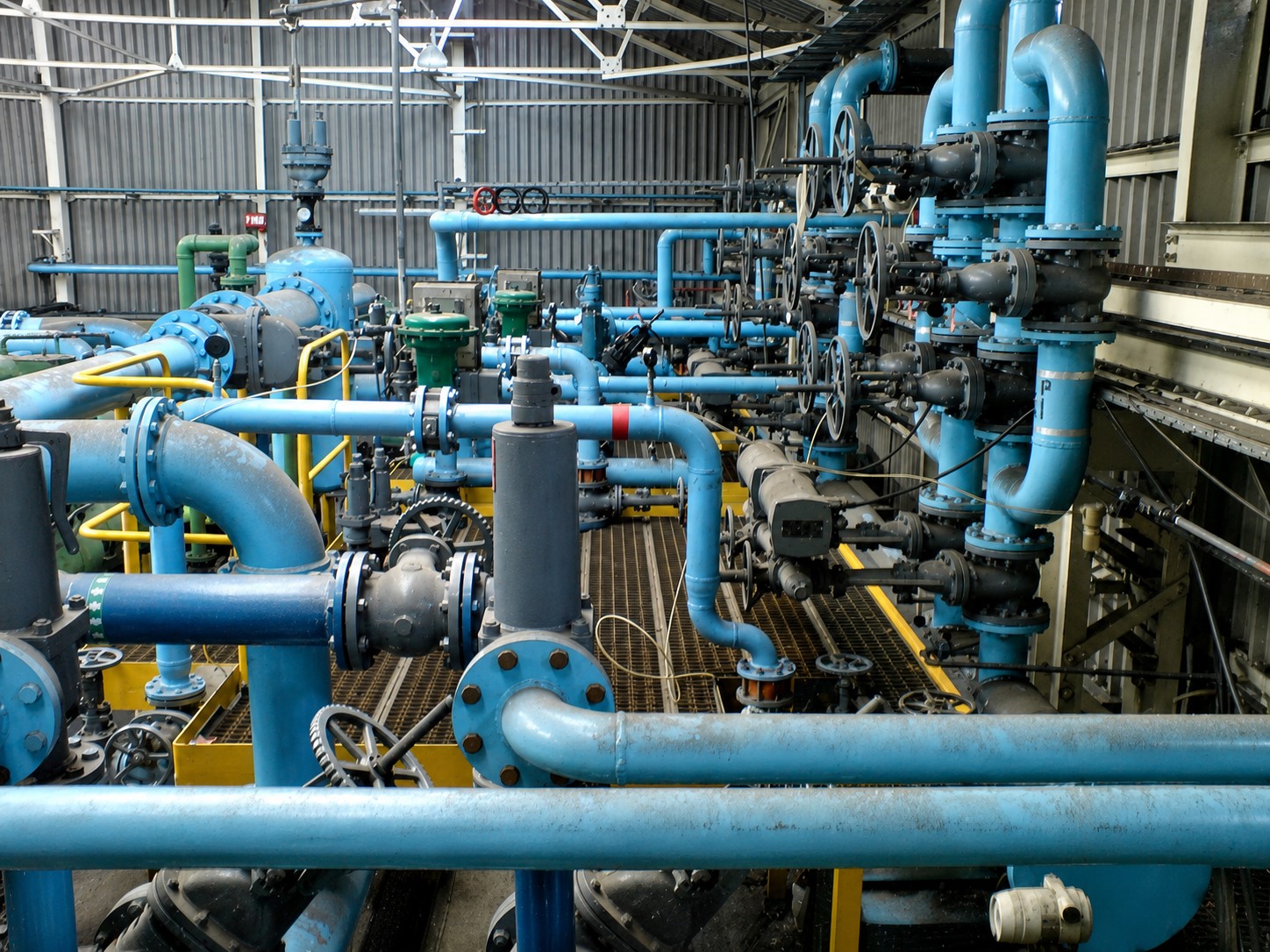 Industrial compressed air pipework system